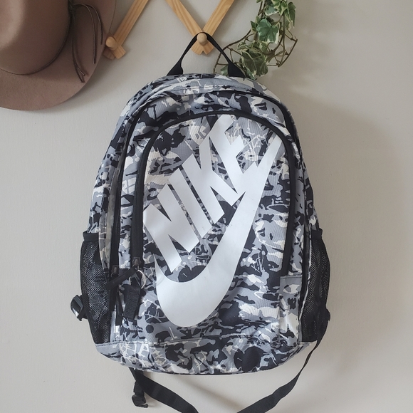 Nike Other - NIKE BACKPACK GYM BAG OR USE FOR HIKING